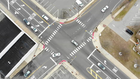 Toma-De-Drone-De-Una-Intersección-En-El-Centro-De-Toms-River-Nj