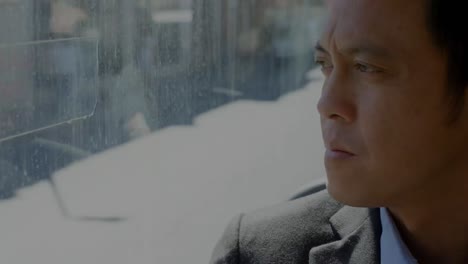 """그리고 금융 및 주식 시장 데이터 처리가 스트레스를 받은 아시아 사업가와 버스에 앉아있는 사람과 비교할 때."