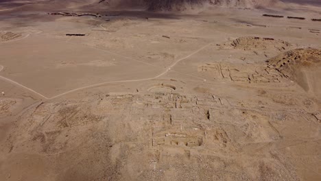 Imágenes-Aéreas-De-La-Pirámide-O-Templo-Principal-En-La-Antigua-Ciudad-De-Caral