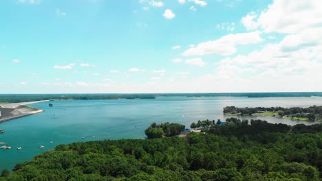 Aerial-drone-footage-of-the-dam-and-the-lake-in-Lake-Murray,-South-Carolina