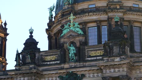 estatuas en el dom berlinés