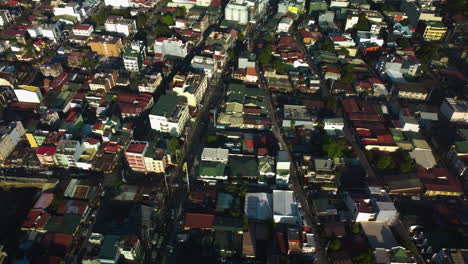 un avión no tripulado disparó sobre coloridas viviendas en tejeros, hora dorada en makati, filipinas