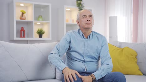 el viejo sospechoso piensa.