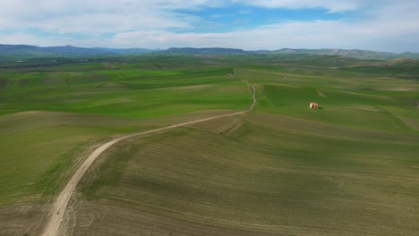 Paisaje-Verde-Con-Impresionantes-Campos-Filmados-En-La-Hermosa-Provincia-De-Basilicata-En-El-Sur-De-Italia-2