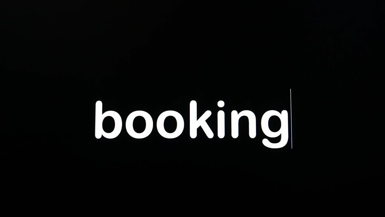 escritura en la pantalla con un párrafo intermitente que forma la palabra reserva en blanco sobre un fondo negro