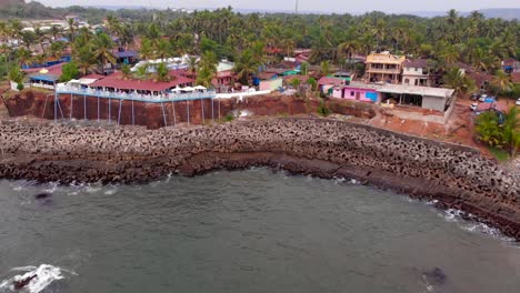 la playa de candolim está ubicada en el distrito de goa del norte en el estado de goa, en la india