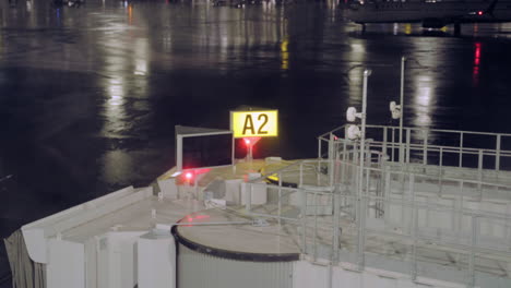 Puerta-Vacía-En-El-Aeropuerto,-Retraso-Del-Avión