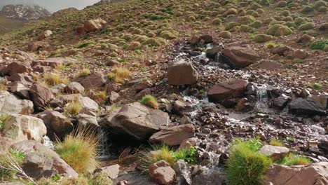 Mountain-stream-flows-in-High-Atlas,-Morocco,-slow-motion