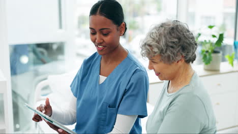 nurse speaking to a senior patient in the clinic