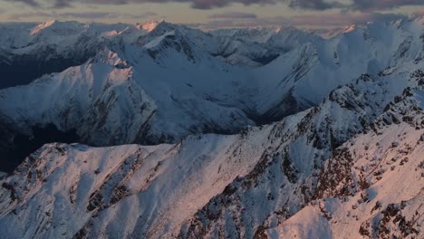 Impresionantes-Paisajes,-Naturaleza-Salvaje-De-Los-Majestuosos-Alpes-Del-Sur,-Nueva-Zelanda