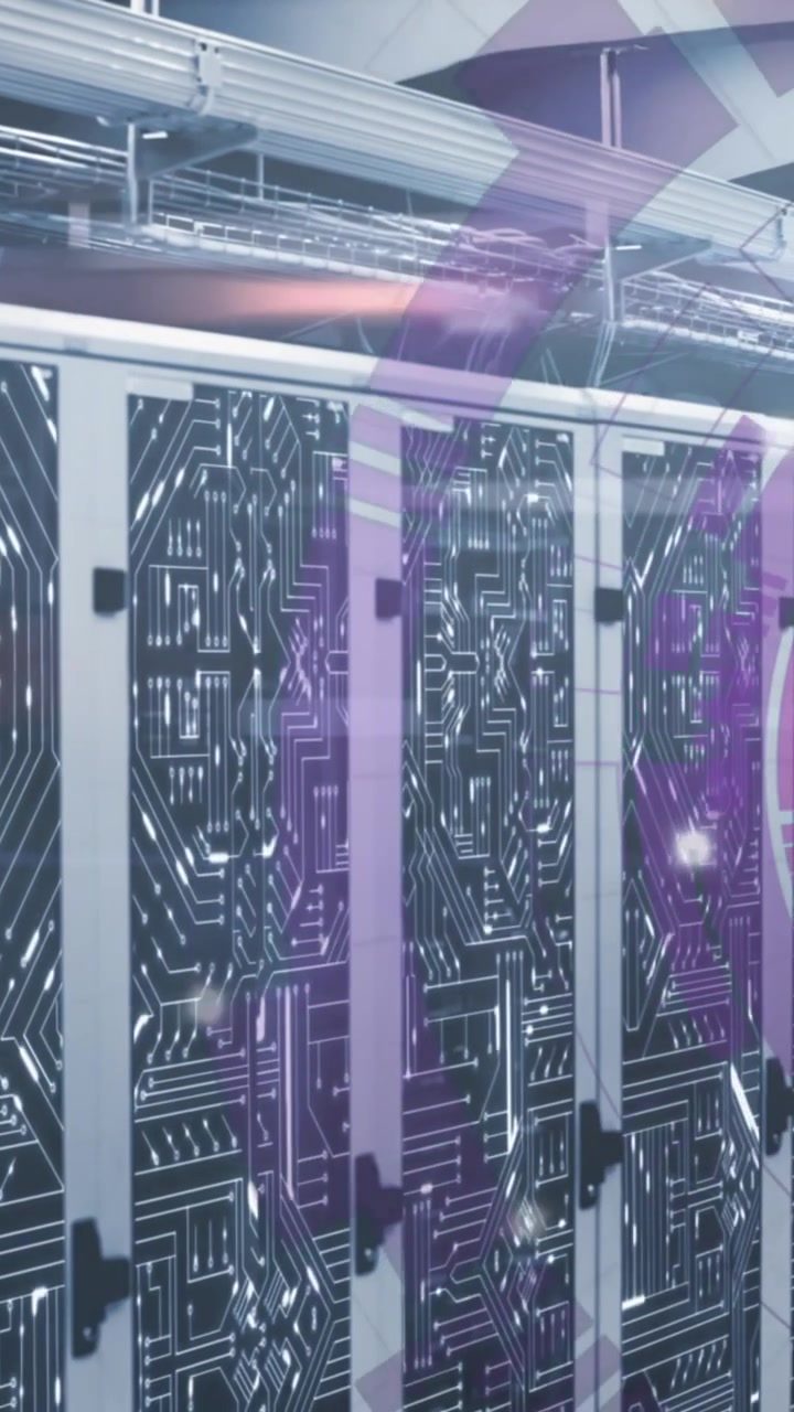Animation af indlæsningscirkler over printplademønster på serverstativer i et serverrum.
