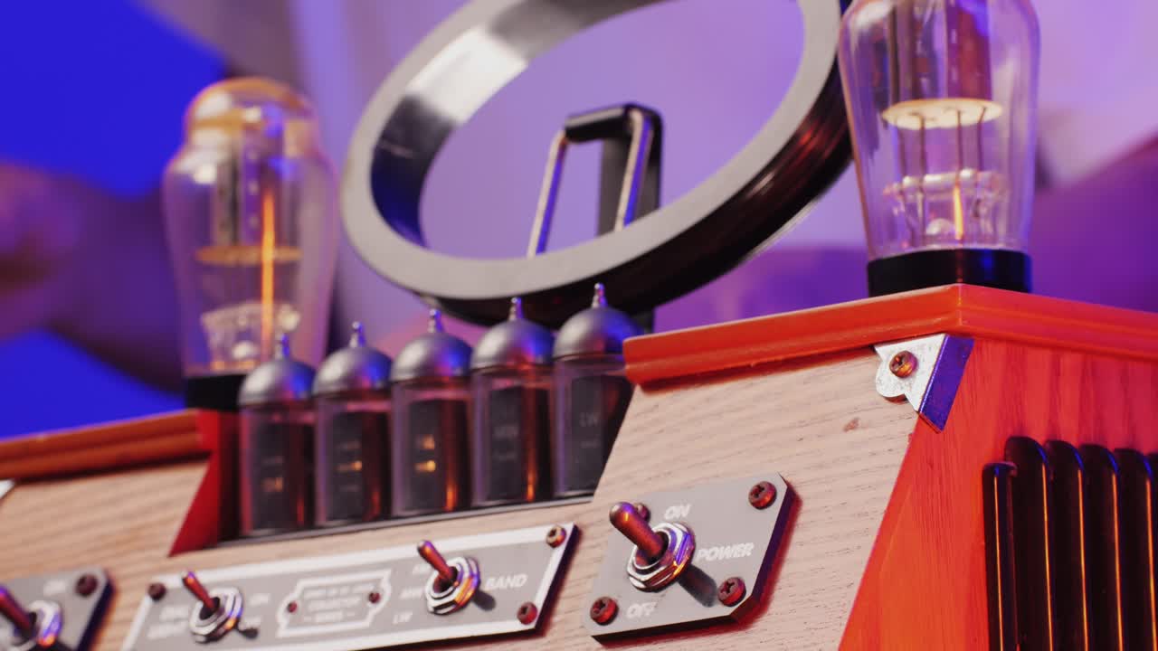 Old Retro AM FM Radio with tubes, Hand Changing stations , bulb vintage music player.