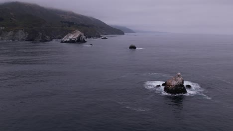 Aerial-shot-flying-up-the-coast-of-Big-Sur,-California