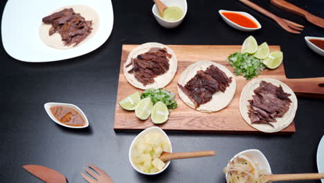 Fiesta-Mexicana-Tacos-Dinnes-Top-Sirloin-Vista-Superior-Flat-Lay-Panning