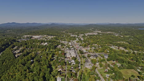 blue ridge georgia aerial v3 cinematográfico sobrevuelo de drones a gran altitud ciudad montañosa aislada capturando hermosos paisajes naturales y paisajes montañosos durante el día - filmado con mavic 3 cine - octubre 2022