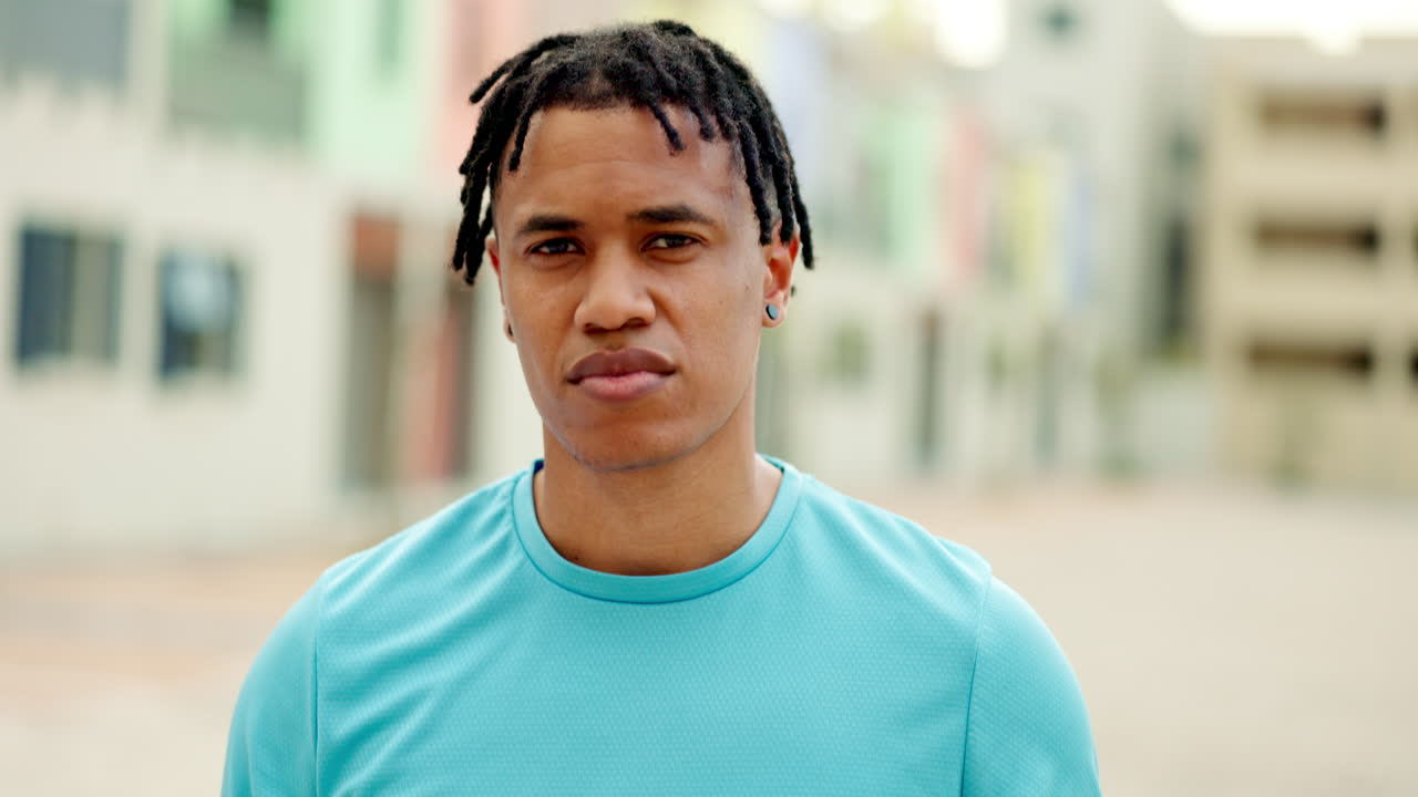 cara, fitness y hombre negro en la ciudad