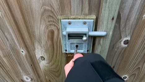 closing-the-lock-of-a-gate