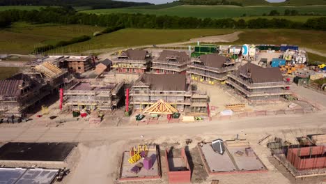urbanización residencial que se está construyendo en el campo en inglaterra