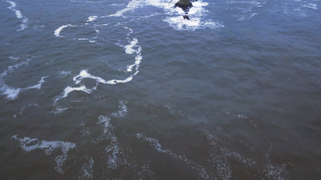 대서양 연안의 상징적인 장소, 빅 웨이브 서핑의 메카, 유럽에서 가장 큰 파도가 있는 장소, 포르투갈의 zone north canyon에 있는 나자레의 등대.