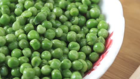 green peas in a bowl