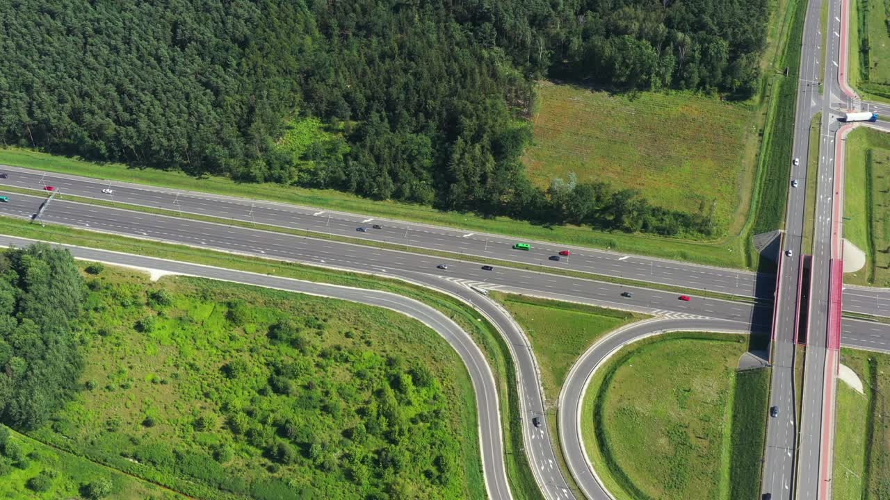 vista aérea de cruce - foto aérea de intercambio - vista de drones de transporte y logística