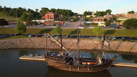 Aerial-pan-of-La-Pinta-docked-on-the-Cumberland-River