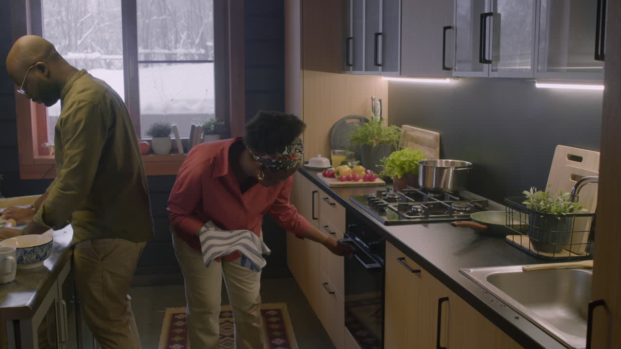 African american couple in the kitchen