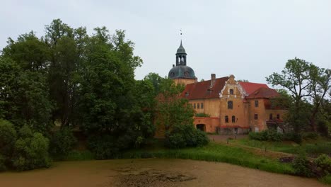 Lielstraupe-Medieval-Castle-in-the-Village-of-Straupe-in-Vidzeme,-in-Northern-Latvia