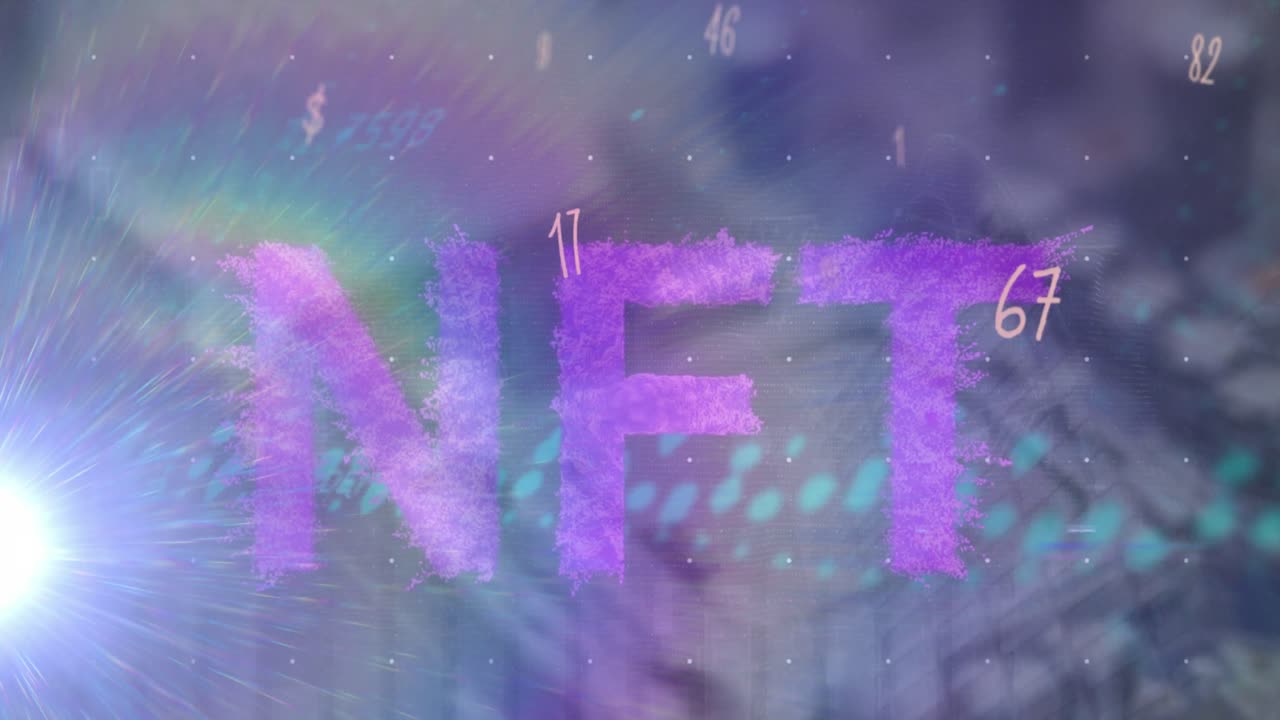 Animation von Buchstaben, Symbolen, NFT-Text, Diagramm, Lens Flare, Punkten über elektronischen Komponenten