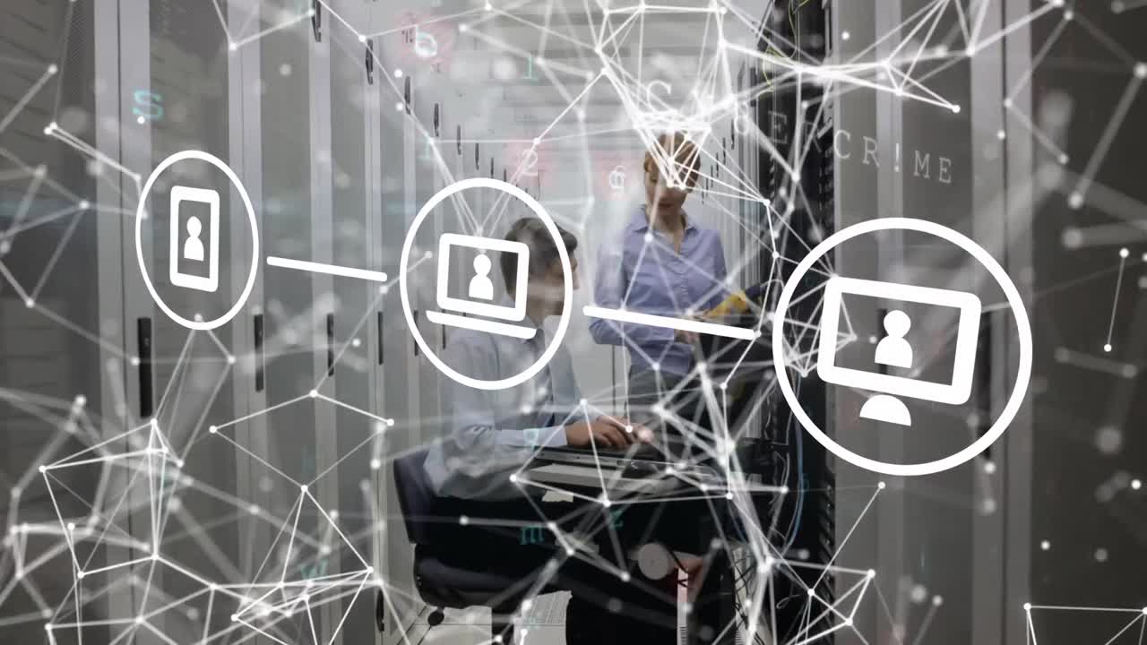 animación de la red de conexiones a través de diversos ingenieros masculinos y femeninos que trabajan en la sala de servidores