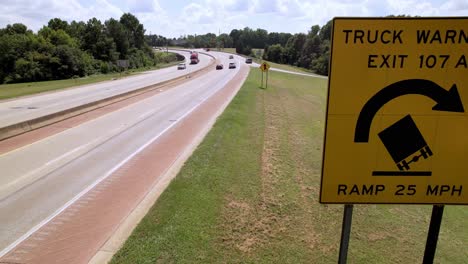 Señal-De-Advertencia-De-Camión-Volcado-En-Winston-Salem-Nc,-Carolina-Del-Norte