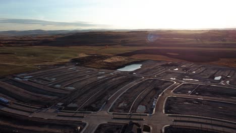 Wunderschöner-Sonnenuntergangsblick-Auf-Die-Im-Bau-Befindliche-Gemeinde-Yorkville-In-Calgary