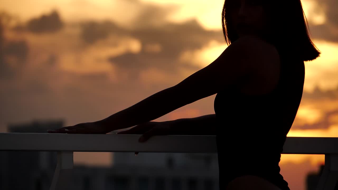 Model Posing in Golden Hour slowmotion 180fps