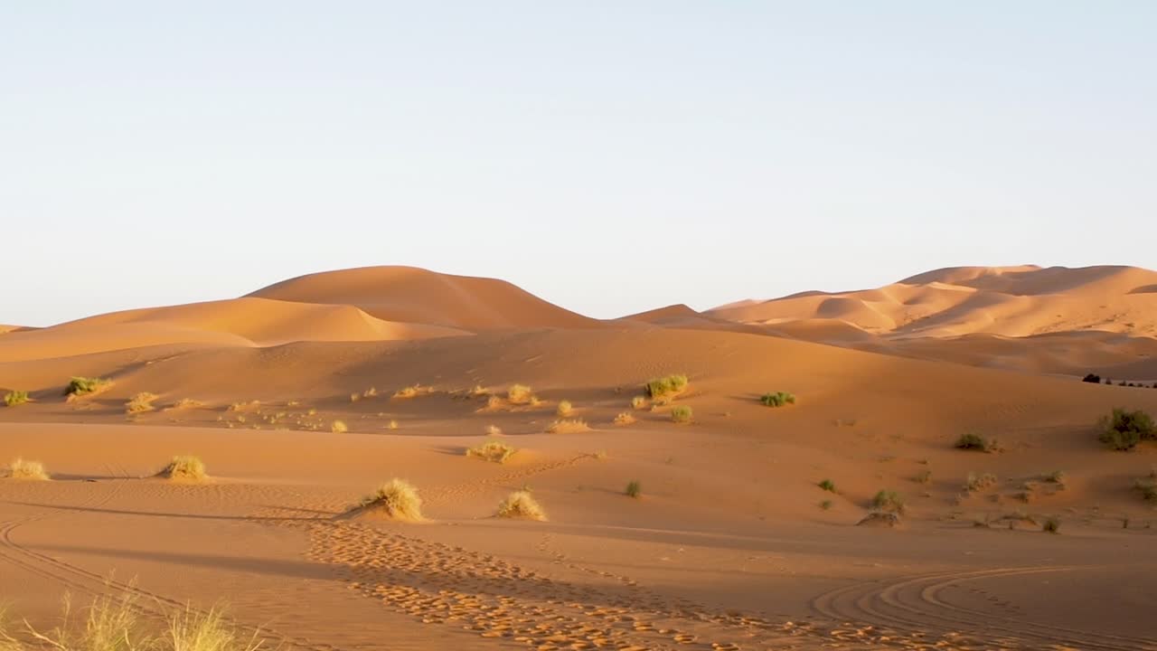 The high sand dunes of the Sahara in Merzouga,Erg Chebbi, Morocco-3