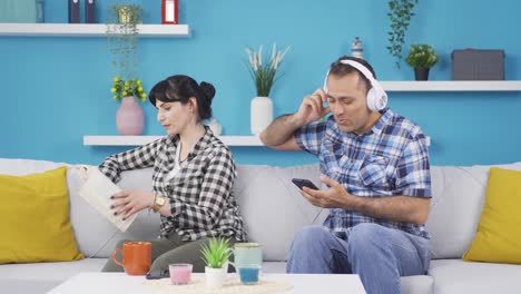 married couple spending social time at home. free time.