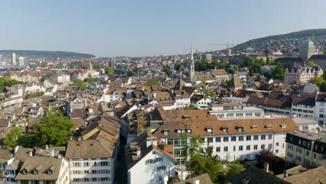 Simple-Toma-De-Establecimiento-Del-Barrio-De-Zurich,-Suiza-En-Un-Hermoso-Día-De-Verano