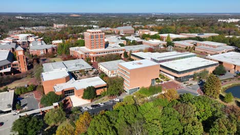 el campus de la universidad de charlotte.