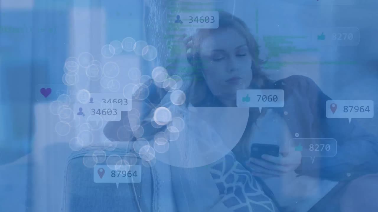 animación de la red de conexiones con iconos sobre mujeres caucásicas que usan teléfonos inteligentes