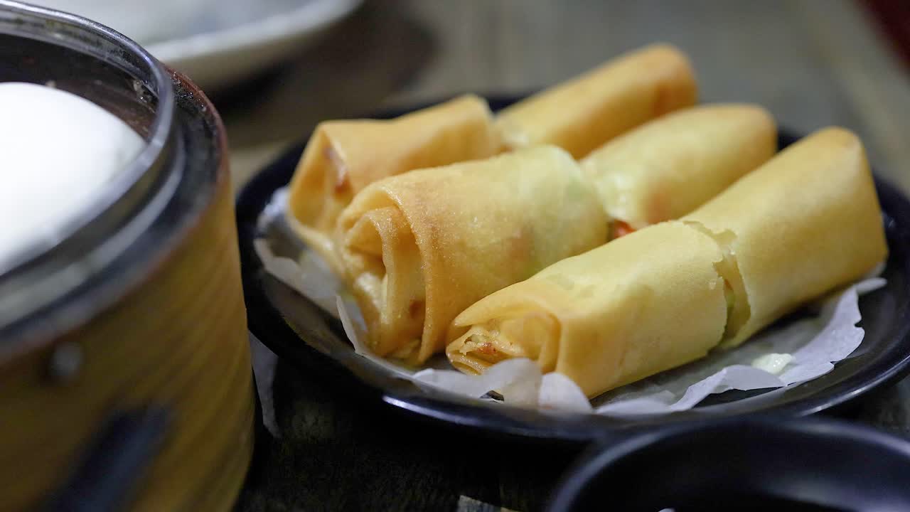 los deliciosos rollos de primavera servidos en hong kong