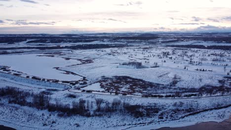 Imágenes-De-Drones-Voladores-De-Paisajes-De-Comunidades-Nevadas