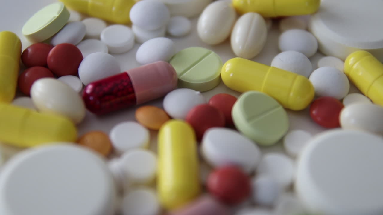 píldoras de cápsulas médicas video de giro de tabletas
