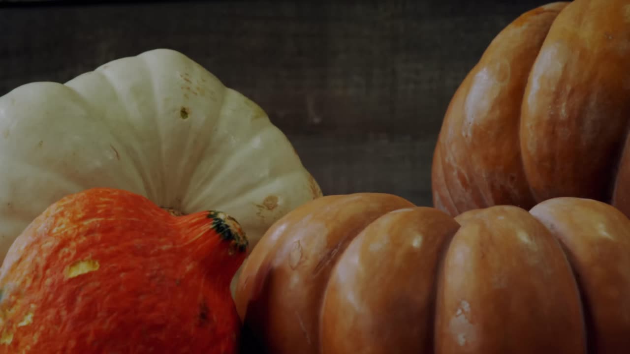 고추 배경에 축하절 문자의 애니메이션