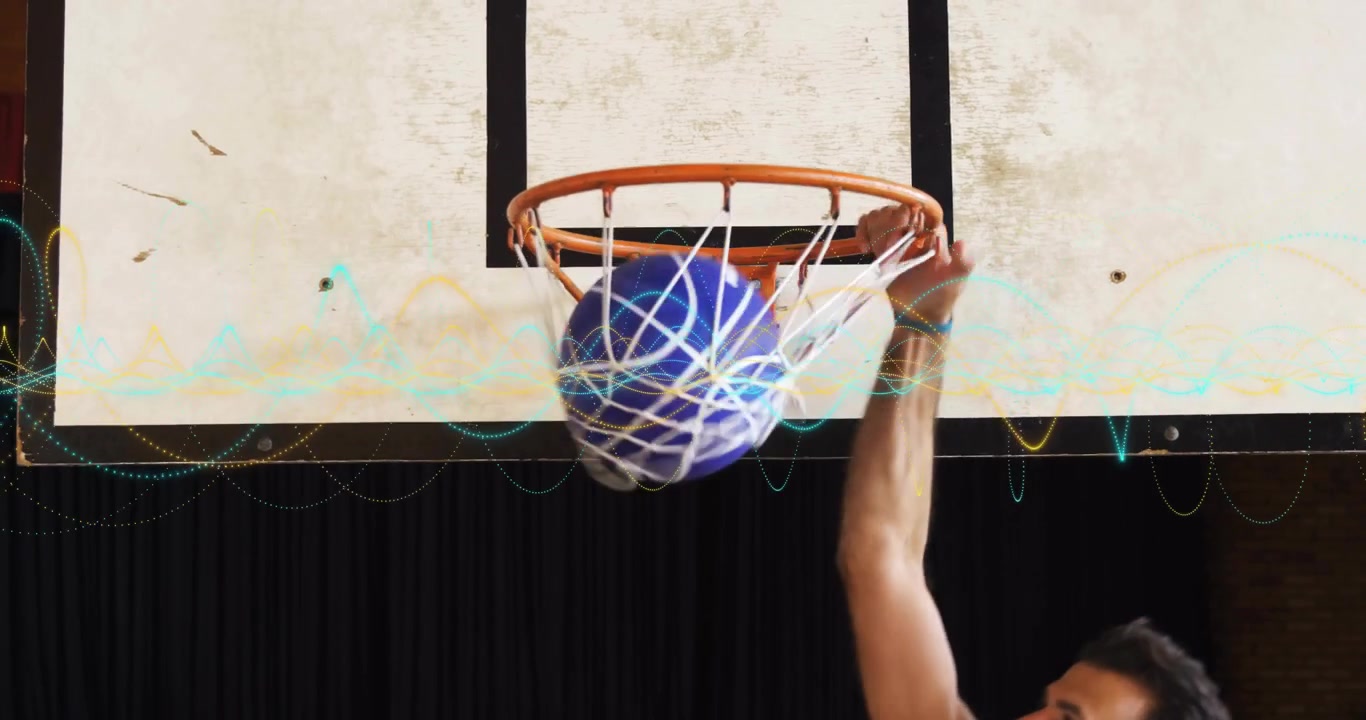 Giocatore che prende la palla e attiva linee di movimento che illustrano la tecnica di schiacciata per l'allenamento sportivo.