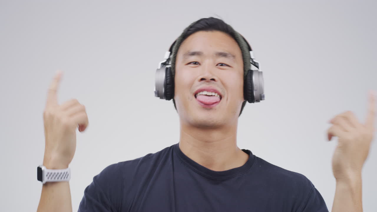 그냥 조금의 음악으로 움직이죠.