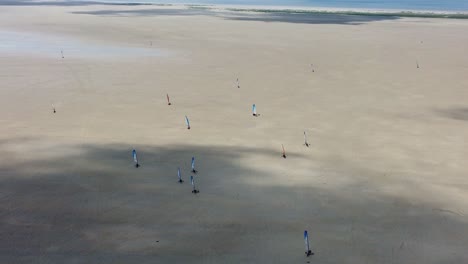 Drone-Disparó-A-Personas-Navegando-En-Tierra-O-Navegando-En-Arena-Con-Blokarts-En-La-Playa