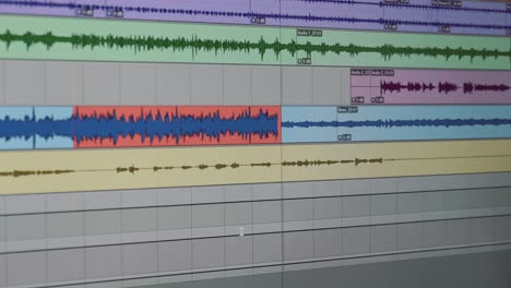 Bildschirm-Nahaufnahme-Von-Pro-Tools,-Die-Wave-Sound-Von-Einem-Bassinstrument-Aufnehmen