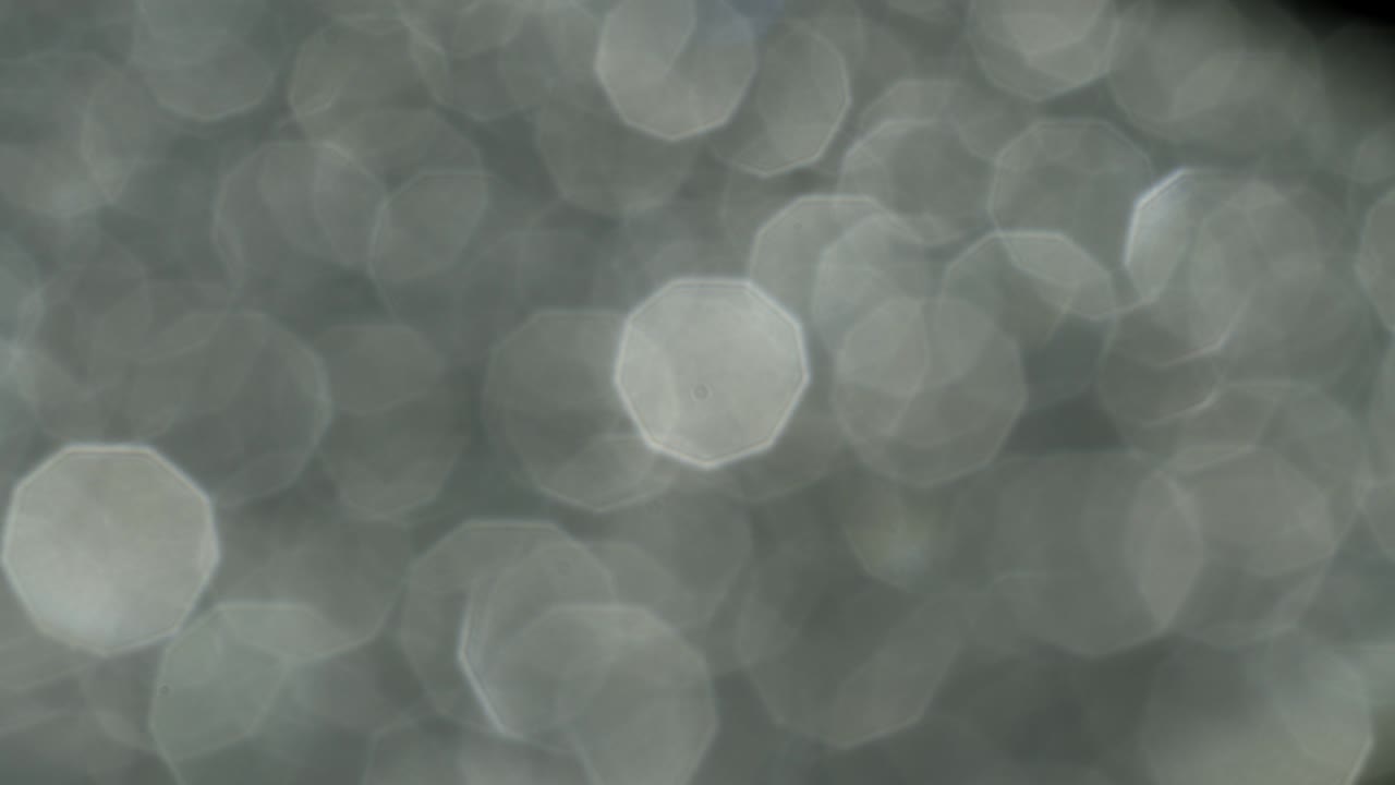 빛의 누출 추상적인 흐릿한 4k 영상. 움직이는 박이는 원 렌즈 빛나는 플레어 보케 오버레이