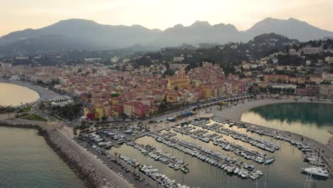 menton, francia ciudad de playa en la costa azul costa mediterránea, aérea