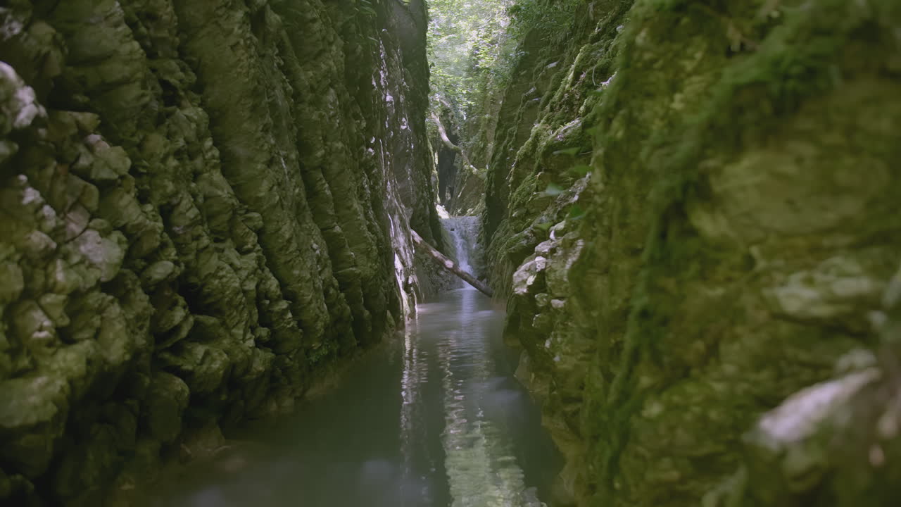 el arroyo del cañón sereno