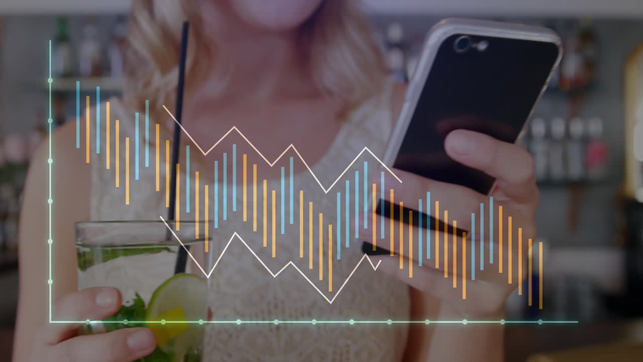 animación de gráficos sobre mujer caucásica sosteniendo bebida y usando teléfono móvil en cafés